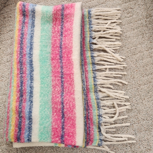 FREE PEOPLE Skye Fringe Blanket Pink 60 x 54 Soft Cozy Throw Home - Picture 3 of 7